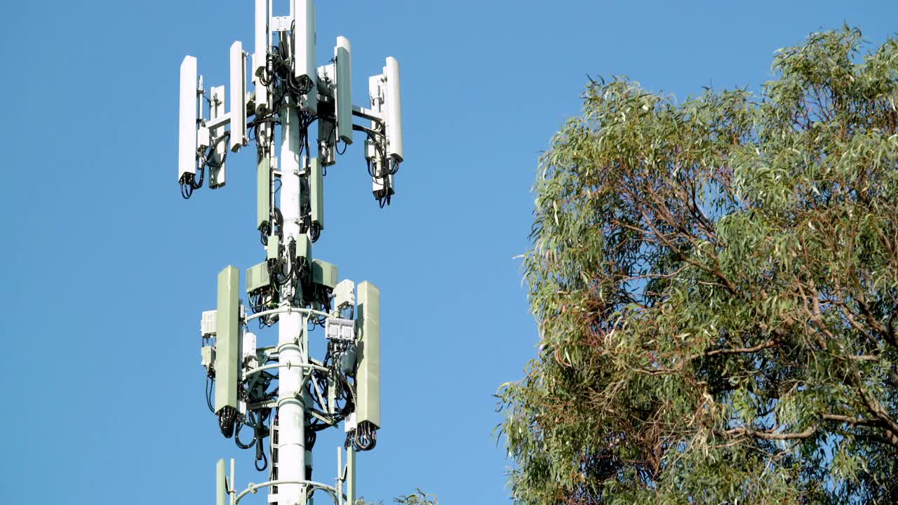5G通信塔天线，下一代宽带基站塔视频素材