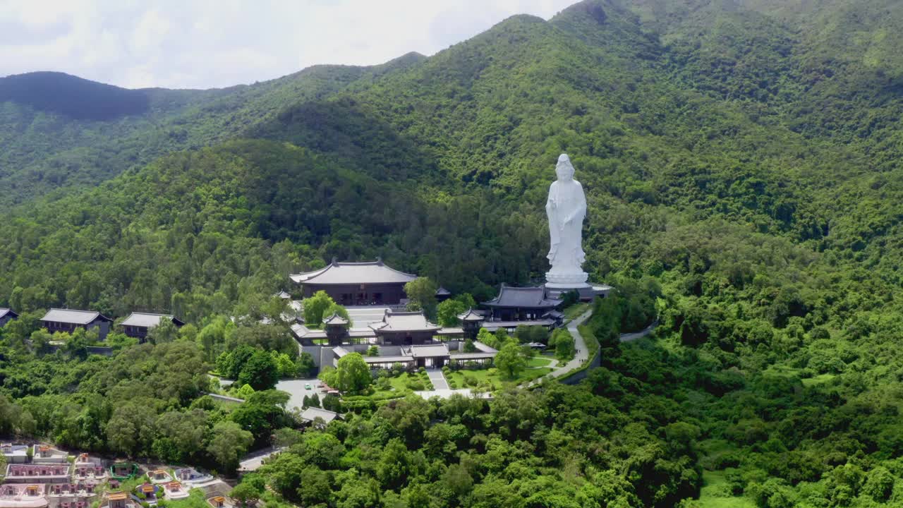 香港大埔慈山寺内的青铜观音像视频素材