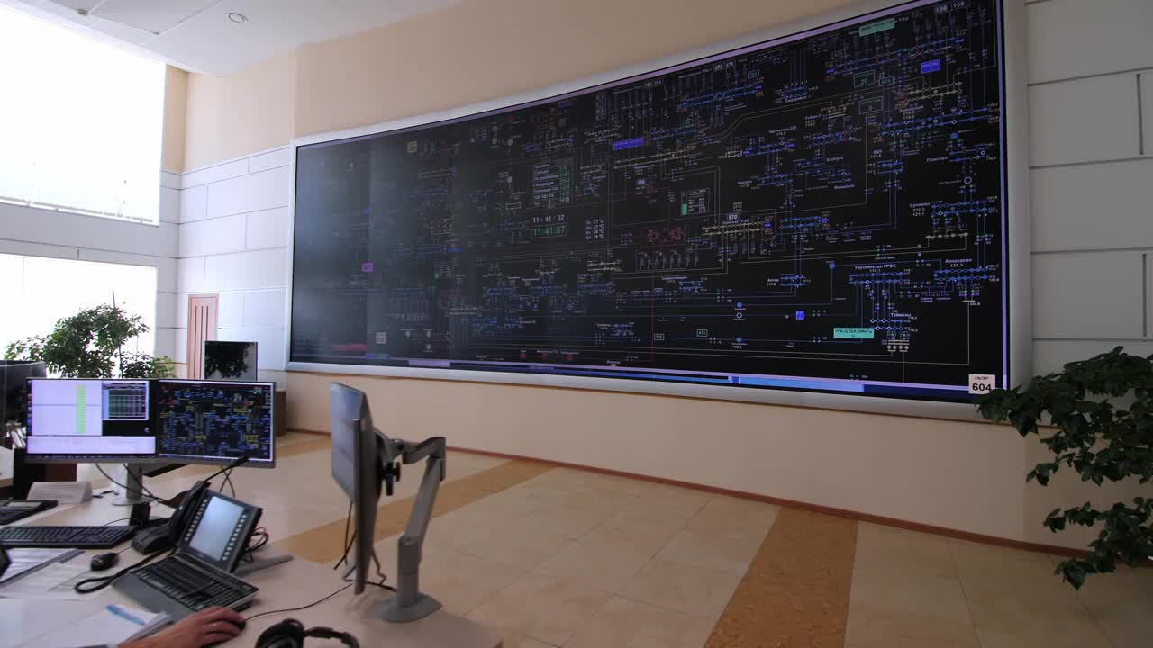 移动到控制办公室的大屏幕和墙上的数据视频下载