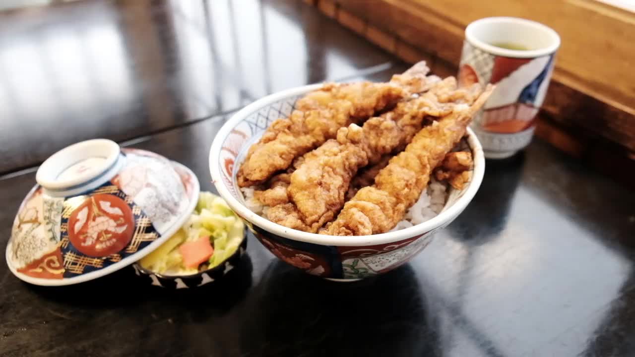 天妇罗虾仁配饭日式饮食文化视频下载