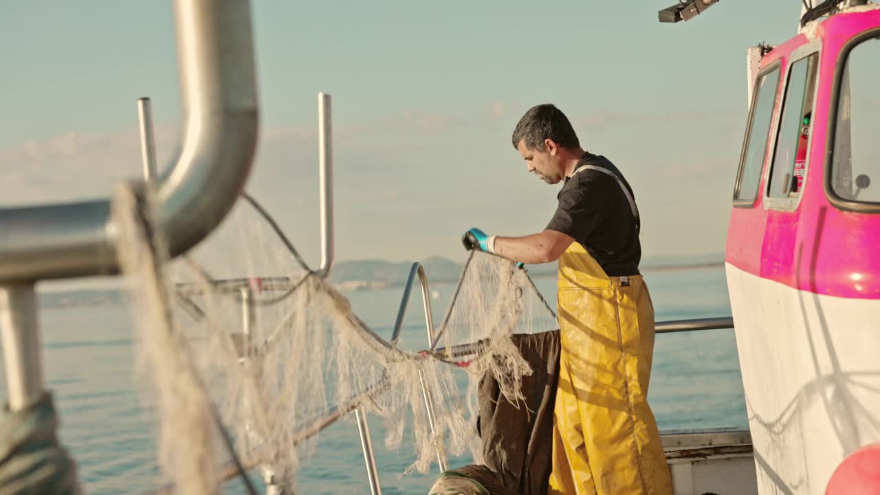 商业渔民引网入水视频下载