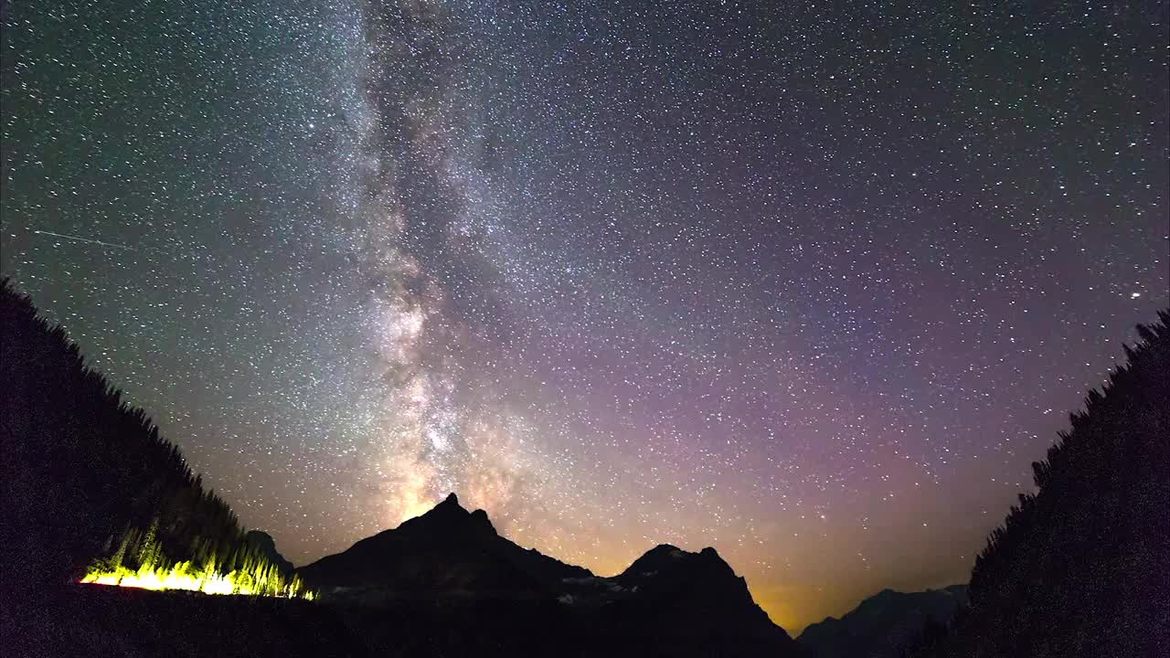 锁定时间流逝风景的星星在天空中归档的山脉-温哥华，加拿大视频素材