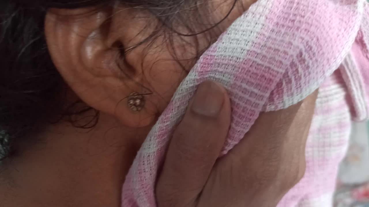 女人沐浴后视频素材