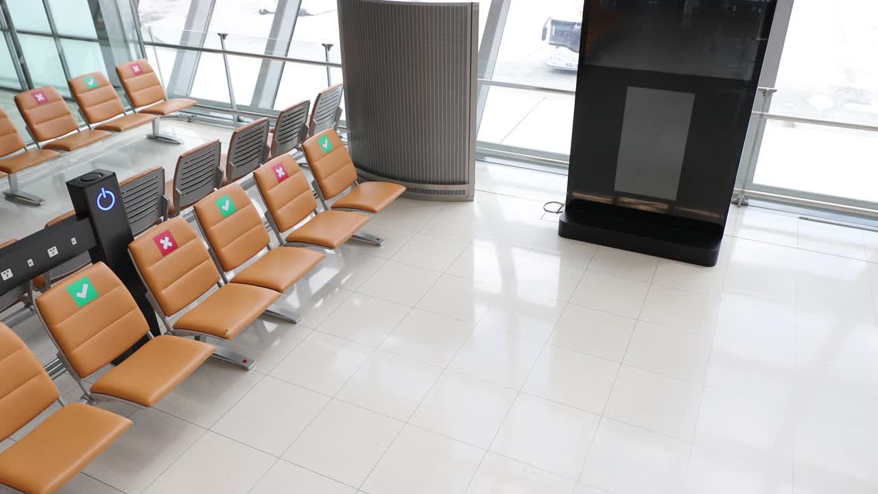 机场的社会距离，泰国机场的空座位视频下载