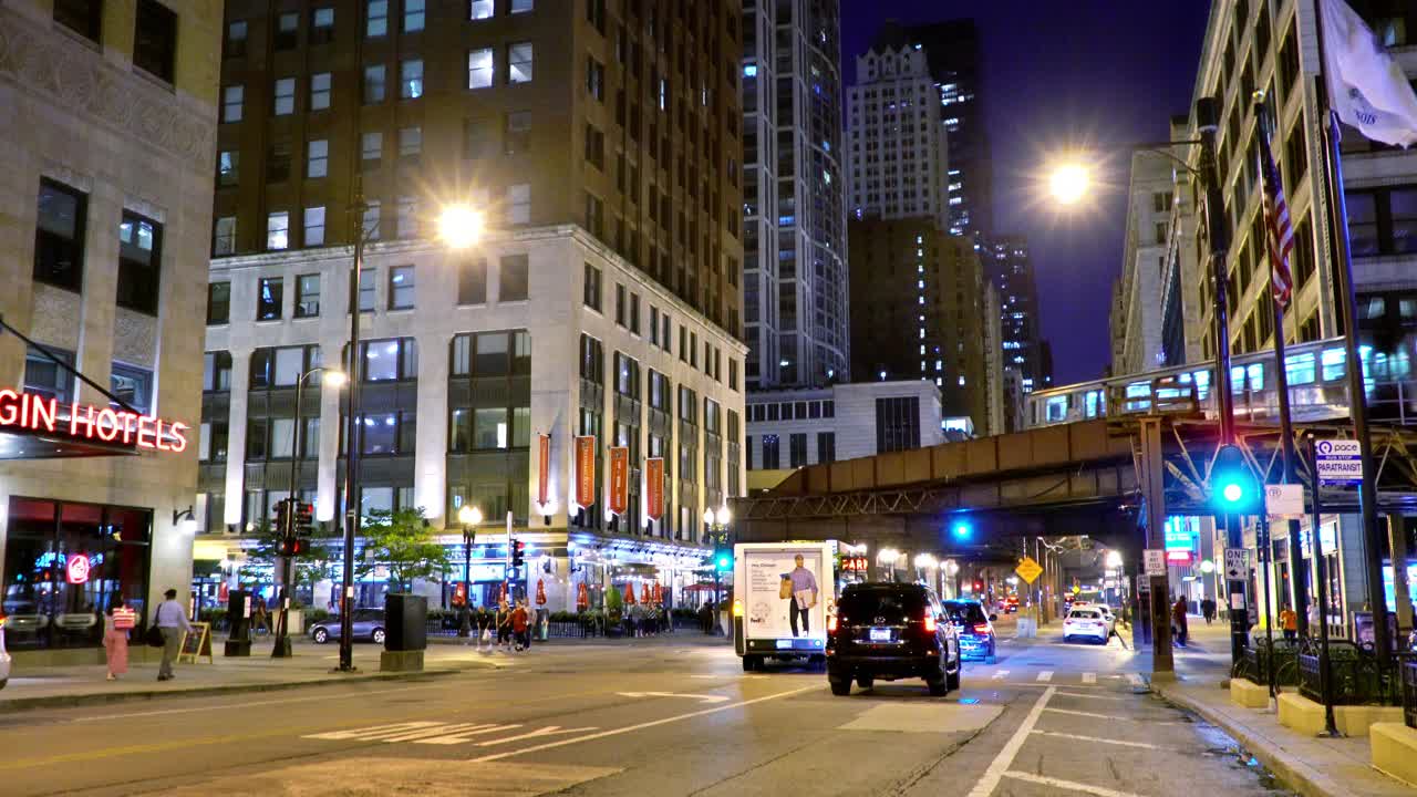 晚上芝加哥市中心。著名的地方视频下载