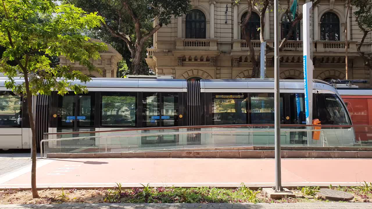 里约热内卢市区的轻轨车辆(VLT)视频下载
