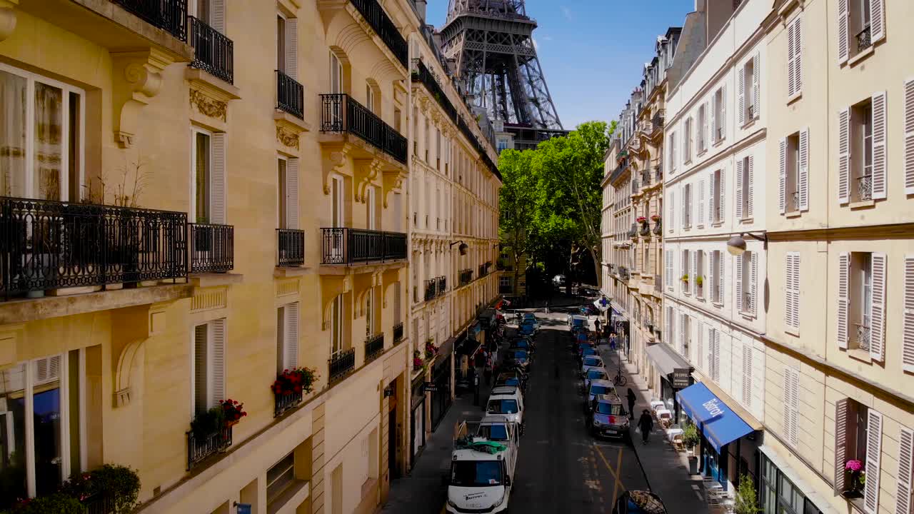 从高处俯瞰埃菲尔铁塔。巴黎,法国。视频素材