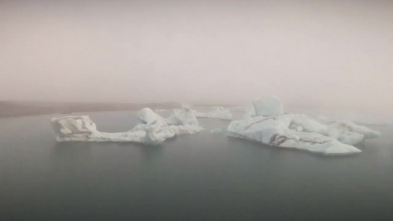 冰岛Jokulsarlon冰川湖FPV无人机飞行视频Jökulsarlon冰山视频下载