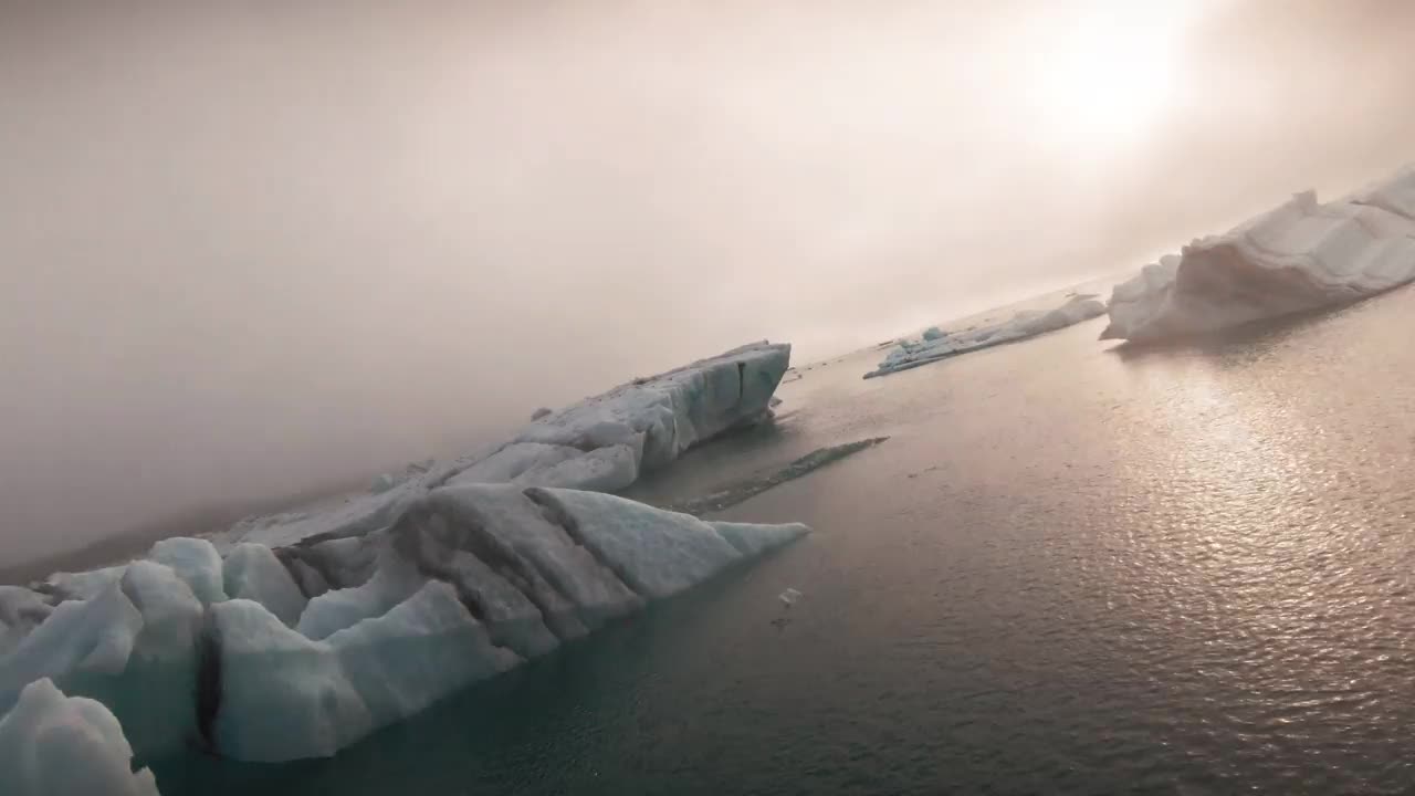 Jökulsárlón冰岛FPV无人机绕Jokulsarlon冰川冰山4K曲线飞行视频下载