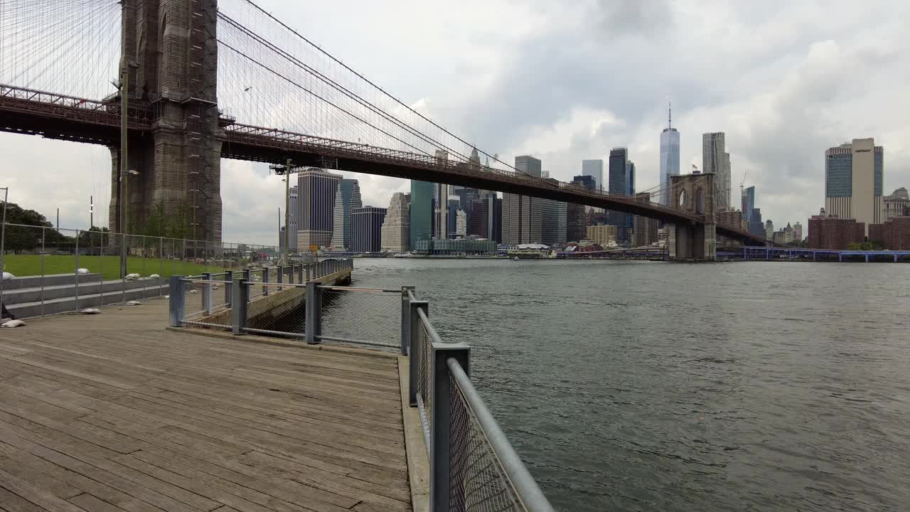 纽约布鲁克林和曼哈顿大桥的全景视频素材