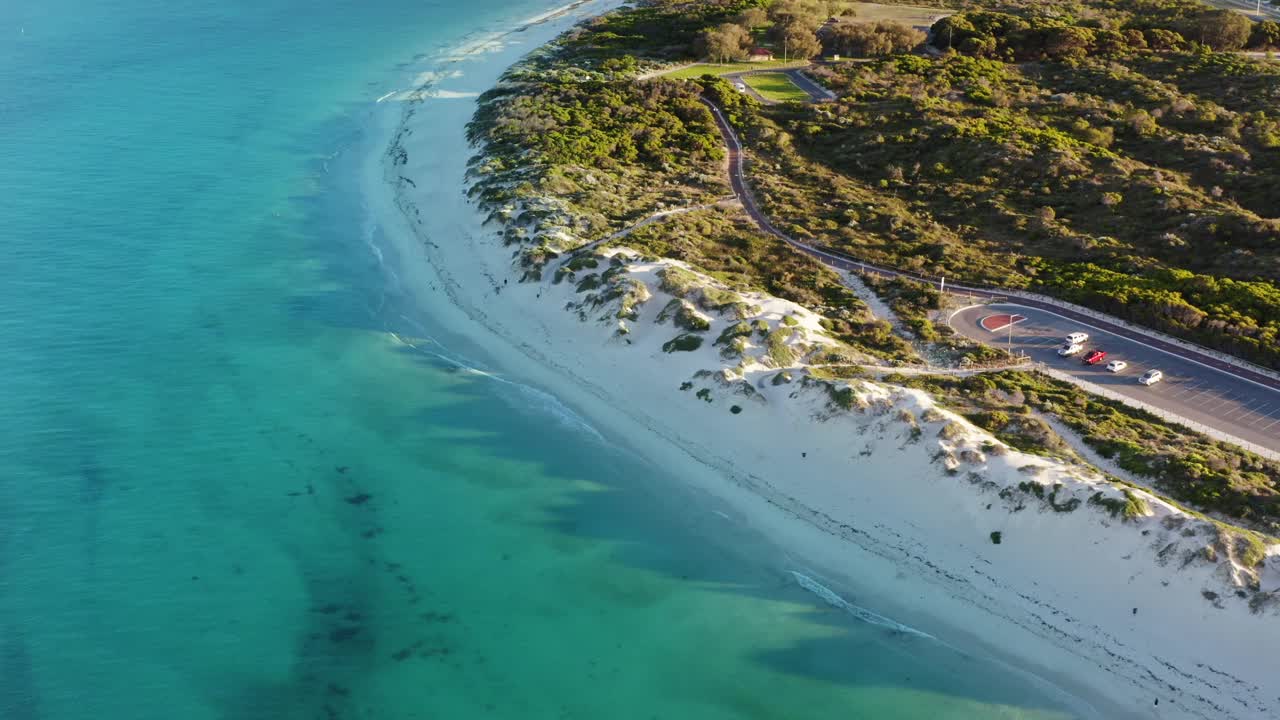 鸟瞰图惠特福德海滩，希拉里西澳大利亚- 4K无人机视频素材
