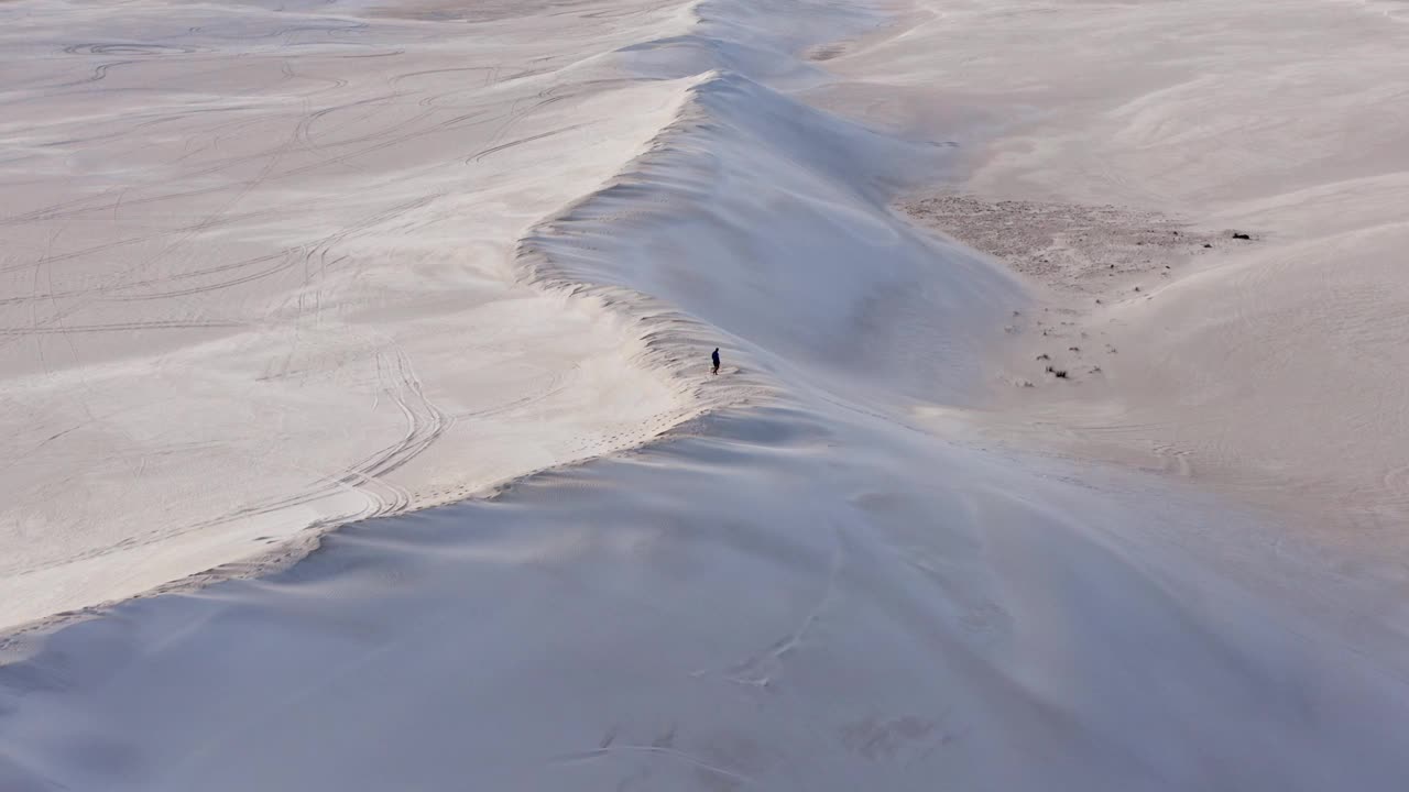 鸟瞰图兰斯林沙丘，珀斯西澳大利亚-无人机4K视频下载