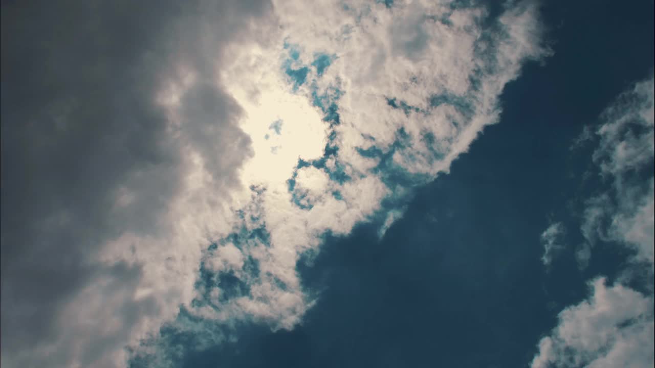 间隔拍摄多云的天空视频素材