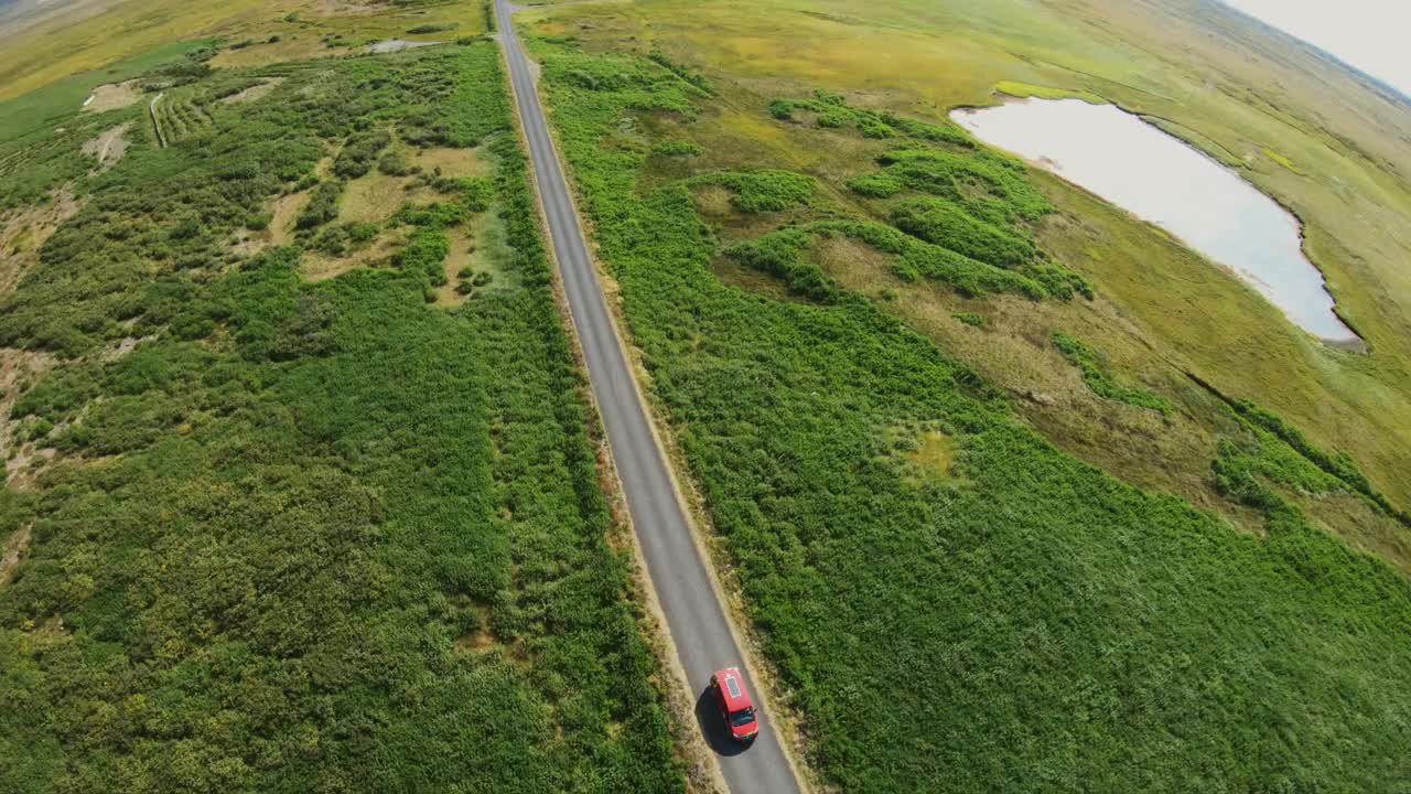 鸟瞰冰岛公路的自然视频素材