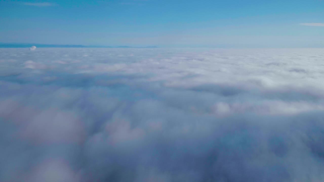 从空中的飞机，云的天空拍摄视频素材