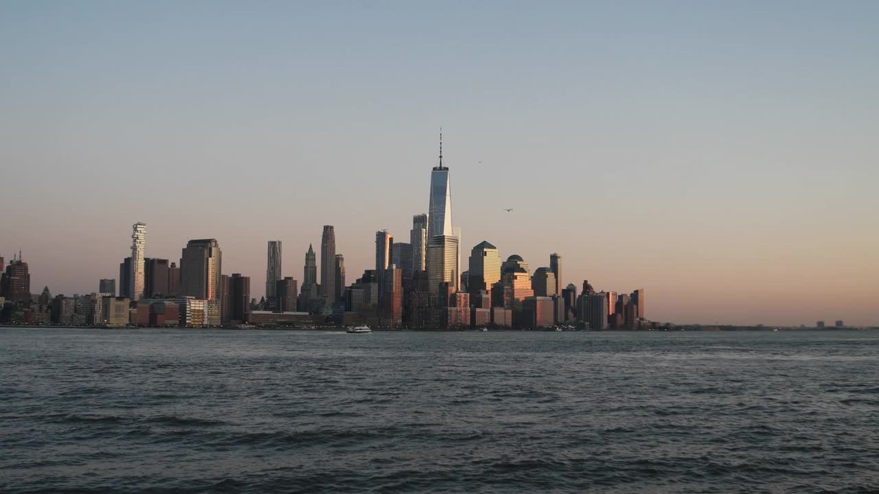 在日落/纽约曼哈顿市中心的观点视频下载