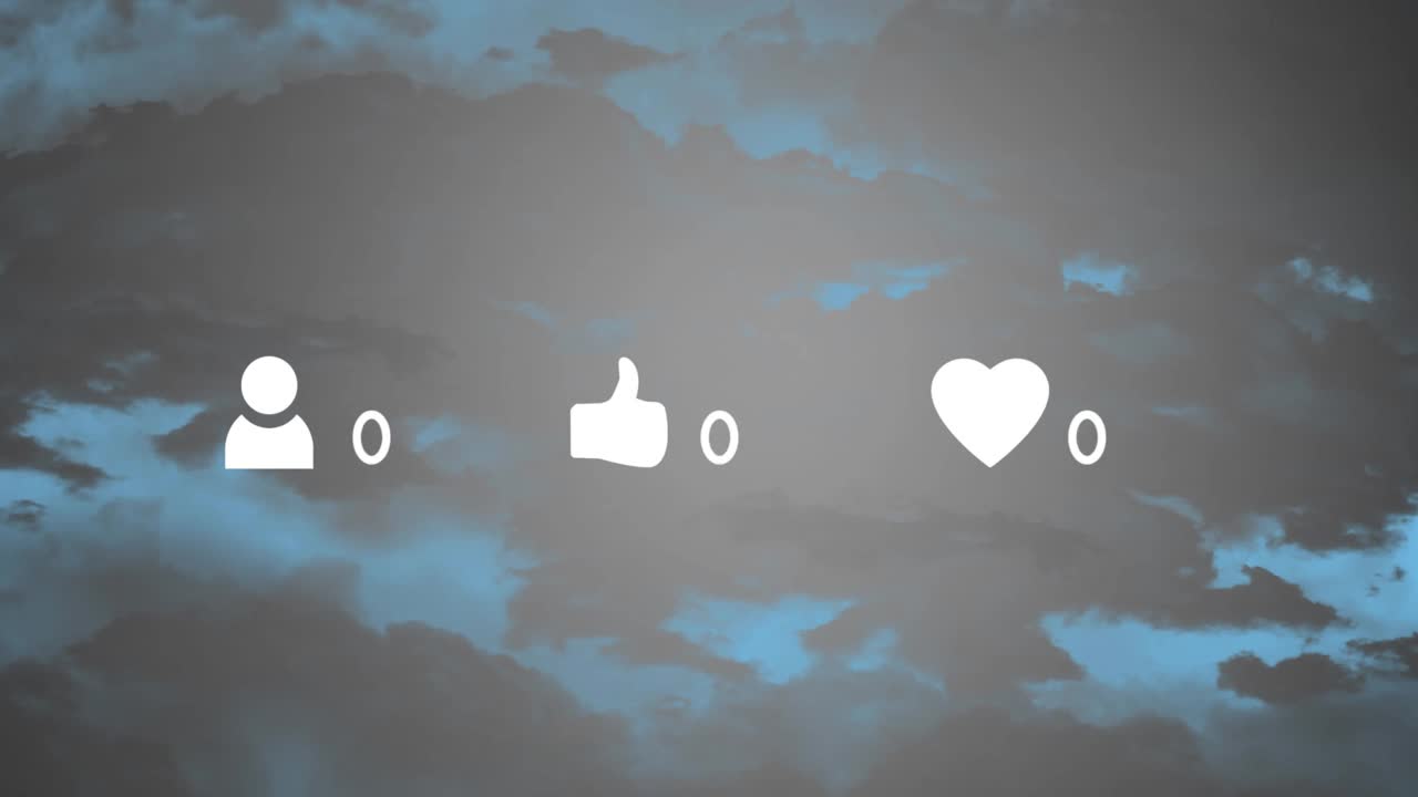 社交媒体上的图标越来越多，与蓝天中的云形成对比视频素材
