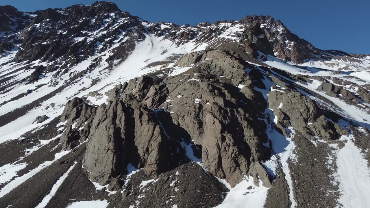 安第斯山脉的岩石构造视频素材