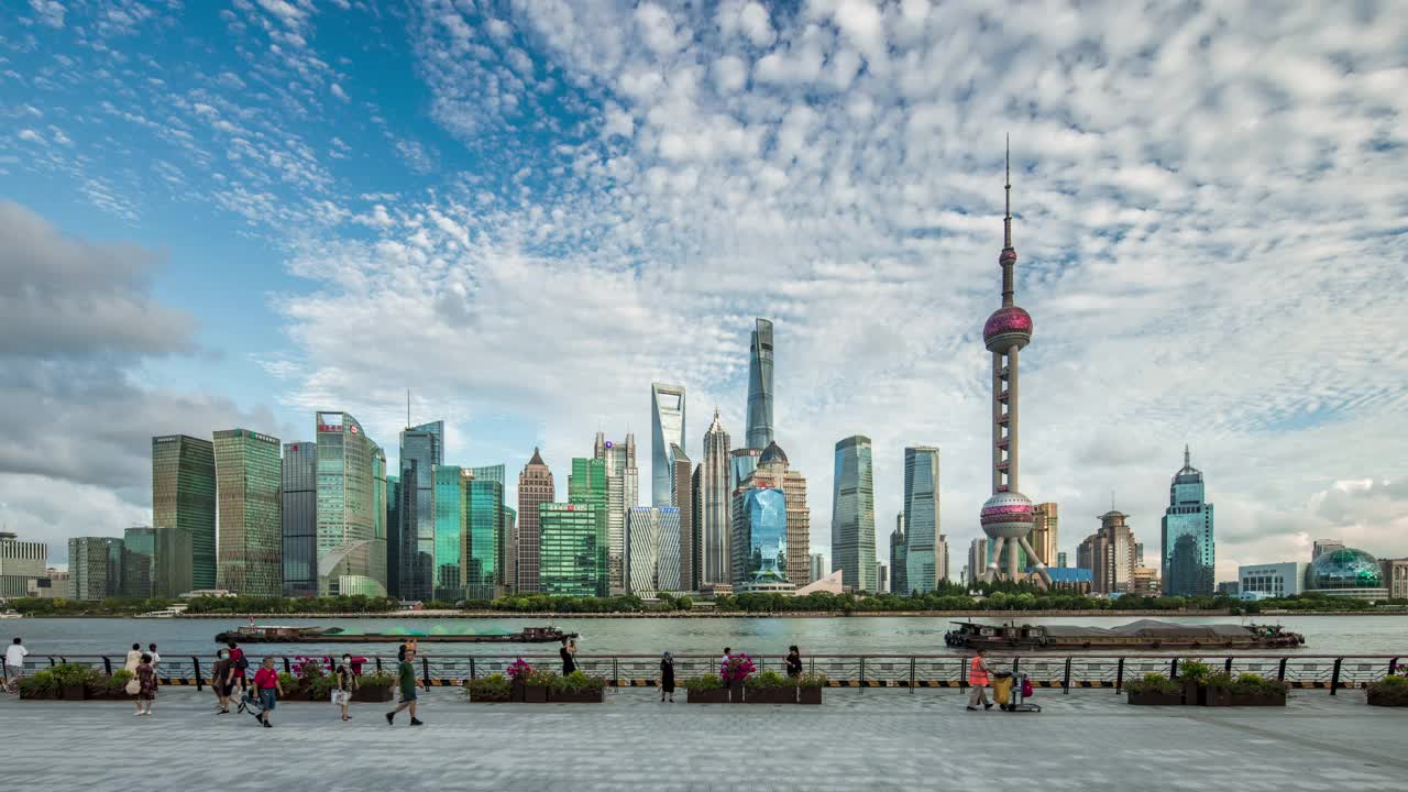 时光流逝，中国上海市中心的现代建筑。视频素材