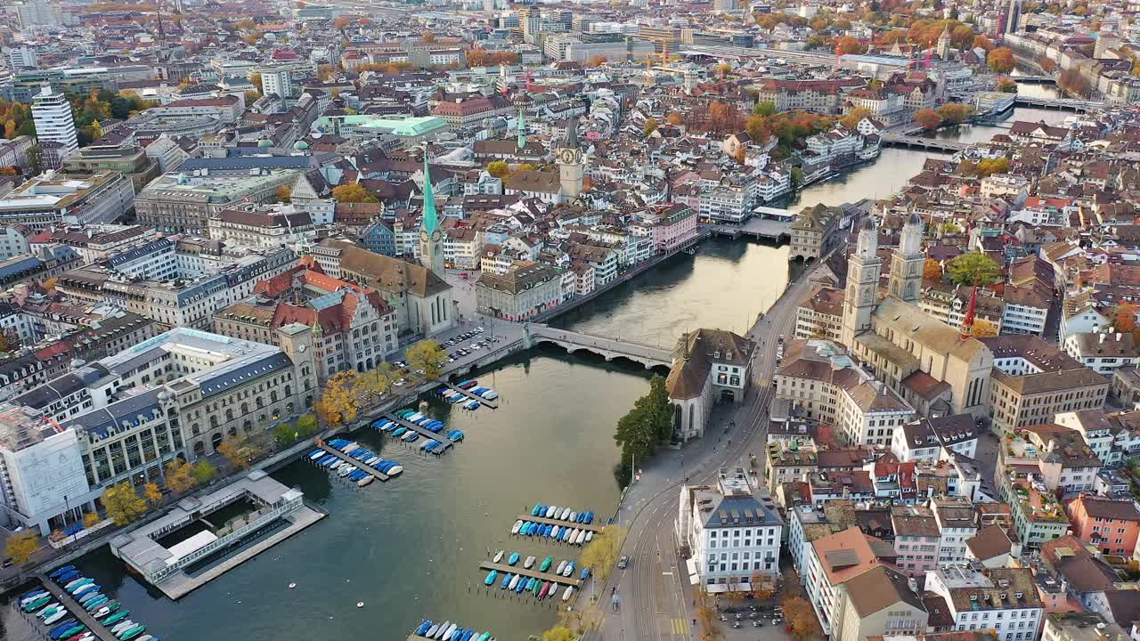 无人机拍摄了瑞士利马特河沿岸的苏黎世老城视频下载
