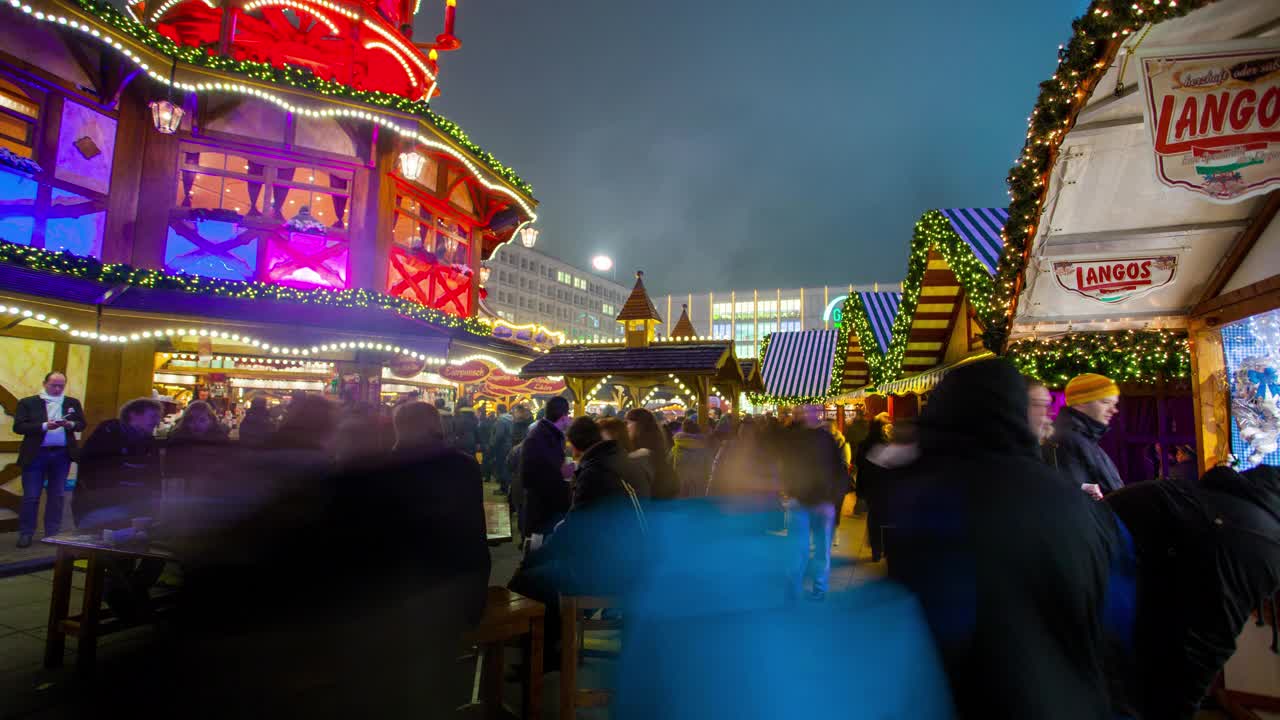 柏林亚历山大广场的圣诞市场视频下载