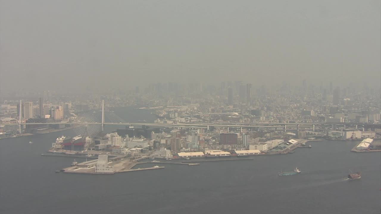 日本，沙尘暴造成的雾蒙蒙的大阪视频下载