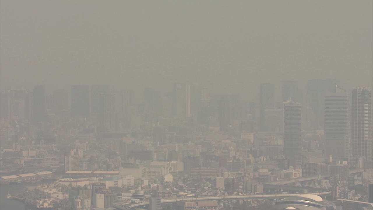 日本，沙尘暴造成的雾蒙蒙的大阪视频下载