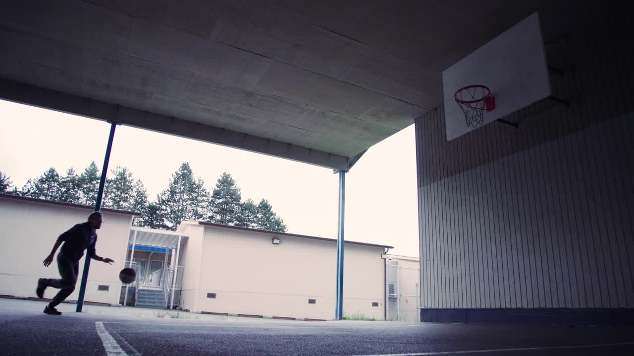 单人篮球腿下上篮穆迪慢动作电影视频下载