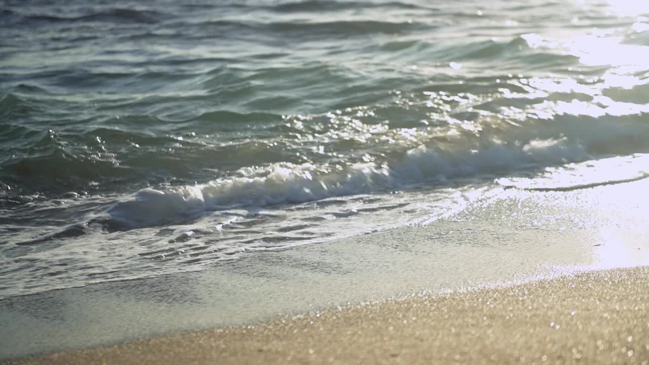 墨西哥湾海浪冲上佛罗里达西斯塔海滩的视频特写视频下载