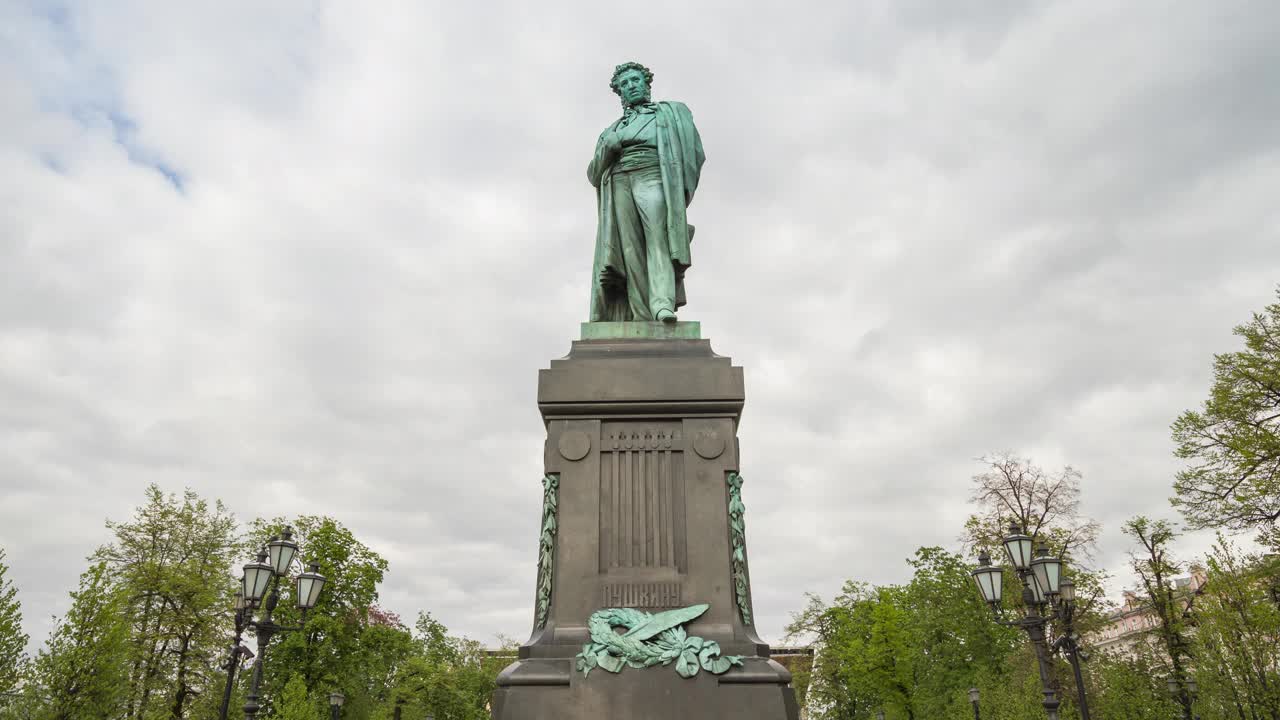 普希金纪念碑在莫斯科，俄罗斯。时间流逝视频下载