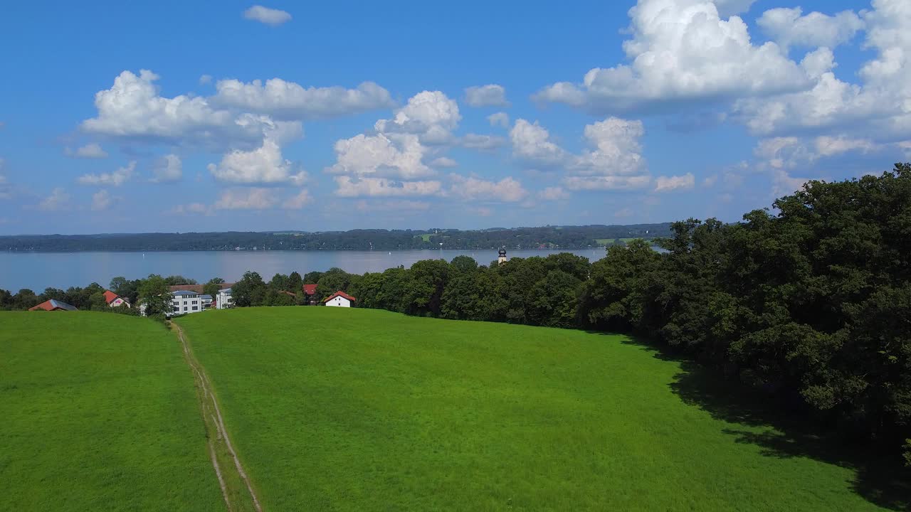 德国巴伐利亚州施塔恩伯格湖上的伯尼德视频素材