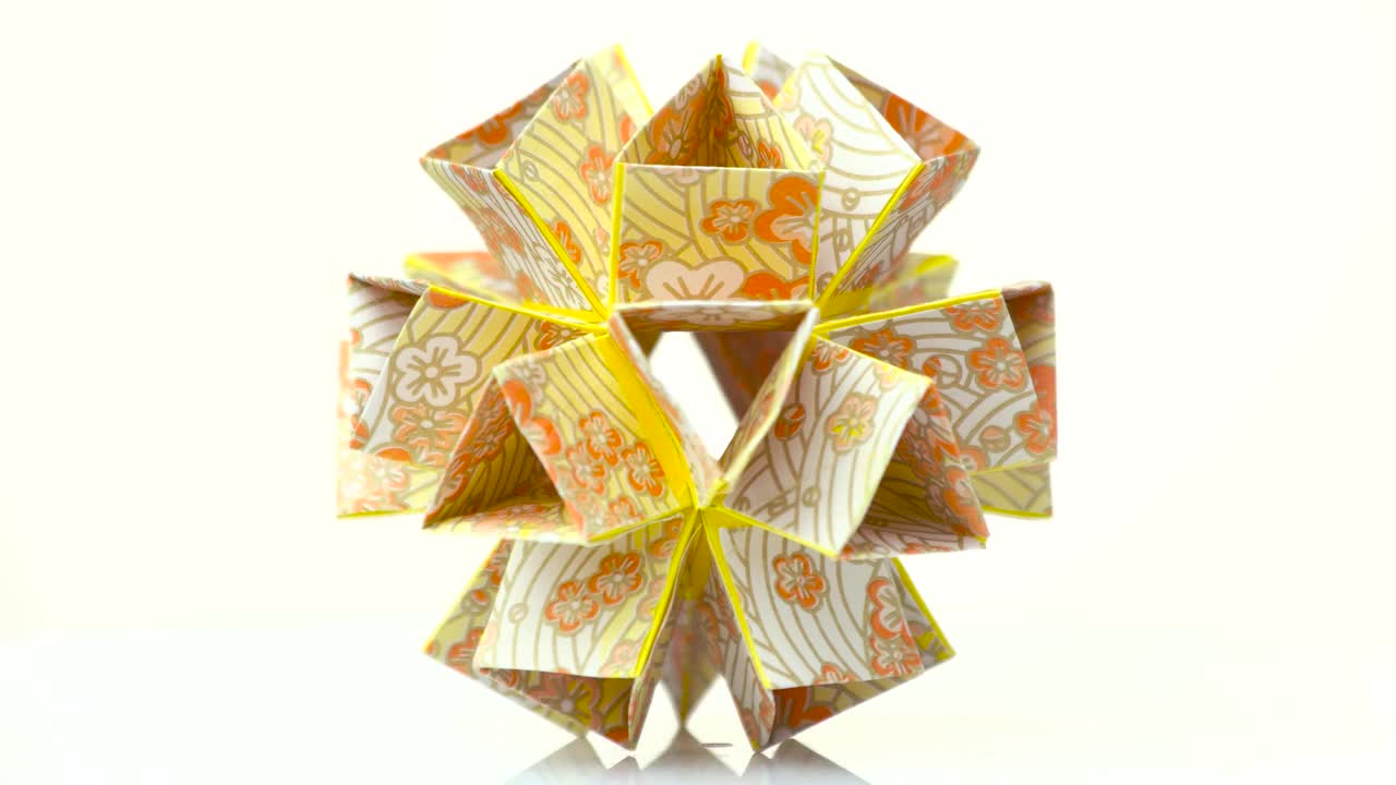 美丽的模块化折纸花。视频下载