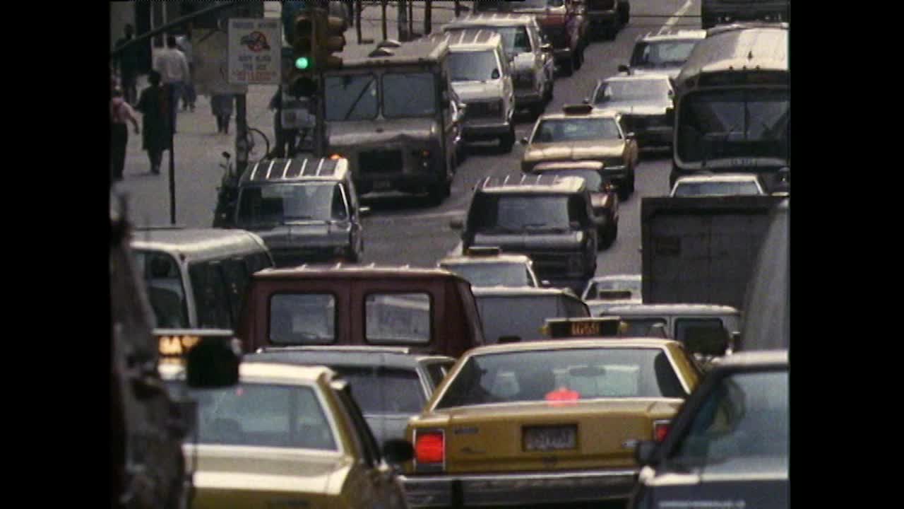 MS繁忙的道路充满了汽车在纽约;1989视频素材