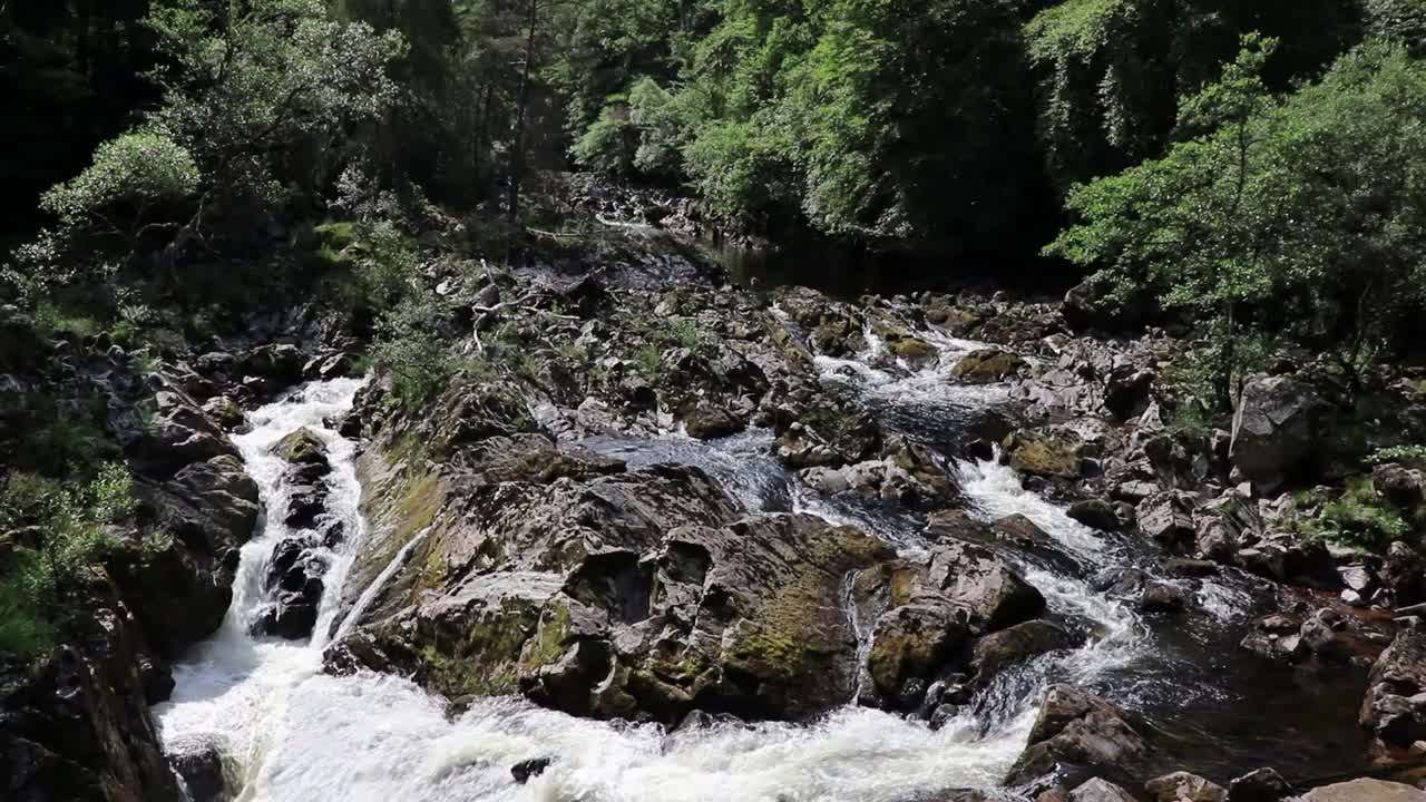 河和瀑布视频素材