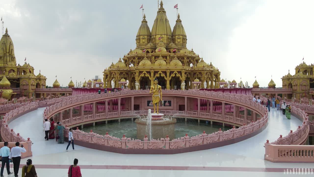 帕迪的斯瓦米纳拉扬神庙的航拍。视频下载