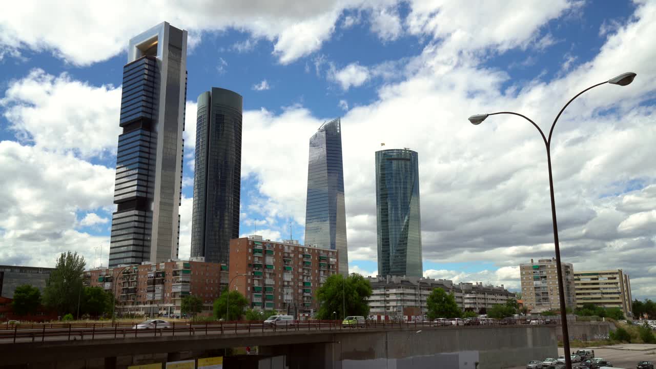 马德里商业区有四座摩天大楼，时光流逝视频素材