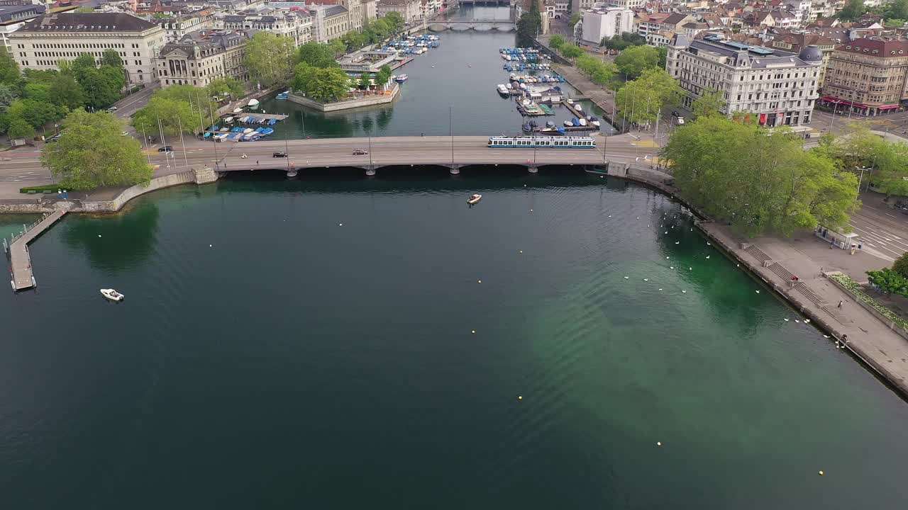 无人机拍摄的瑞士苏黎世市中心和老城区视频下载