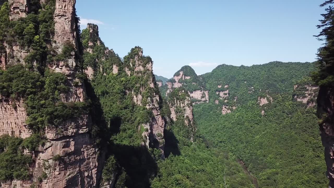 中国湖南张家界武陵源风景区鸟瞰图视频素材