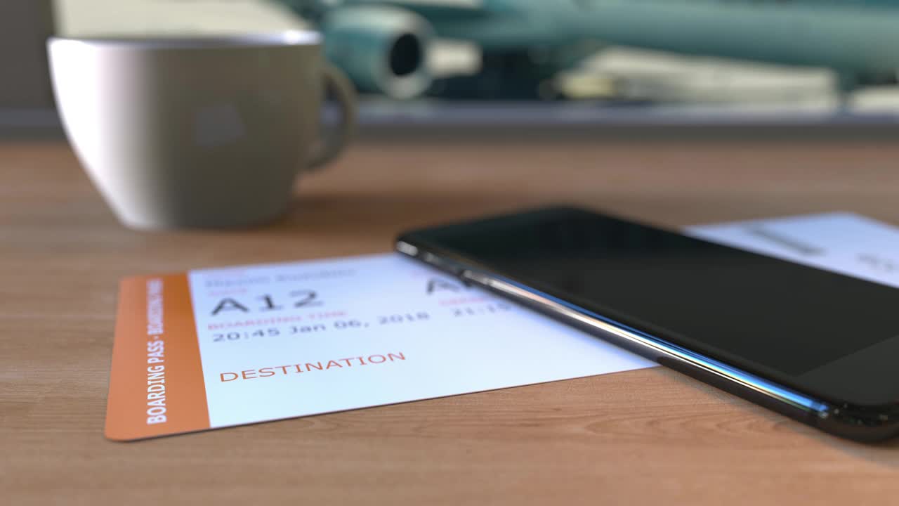 去法国时，在机场桌上放着去里昂的登机牌和智能手机视频下载