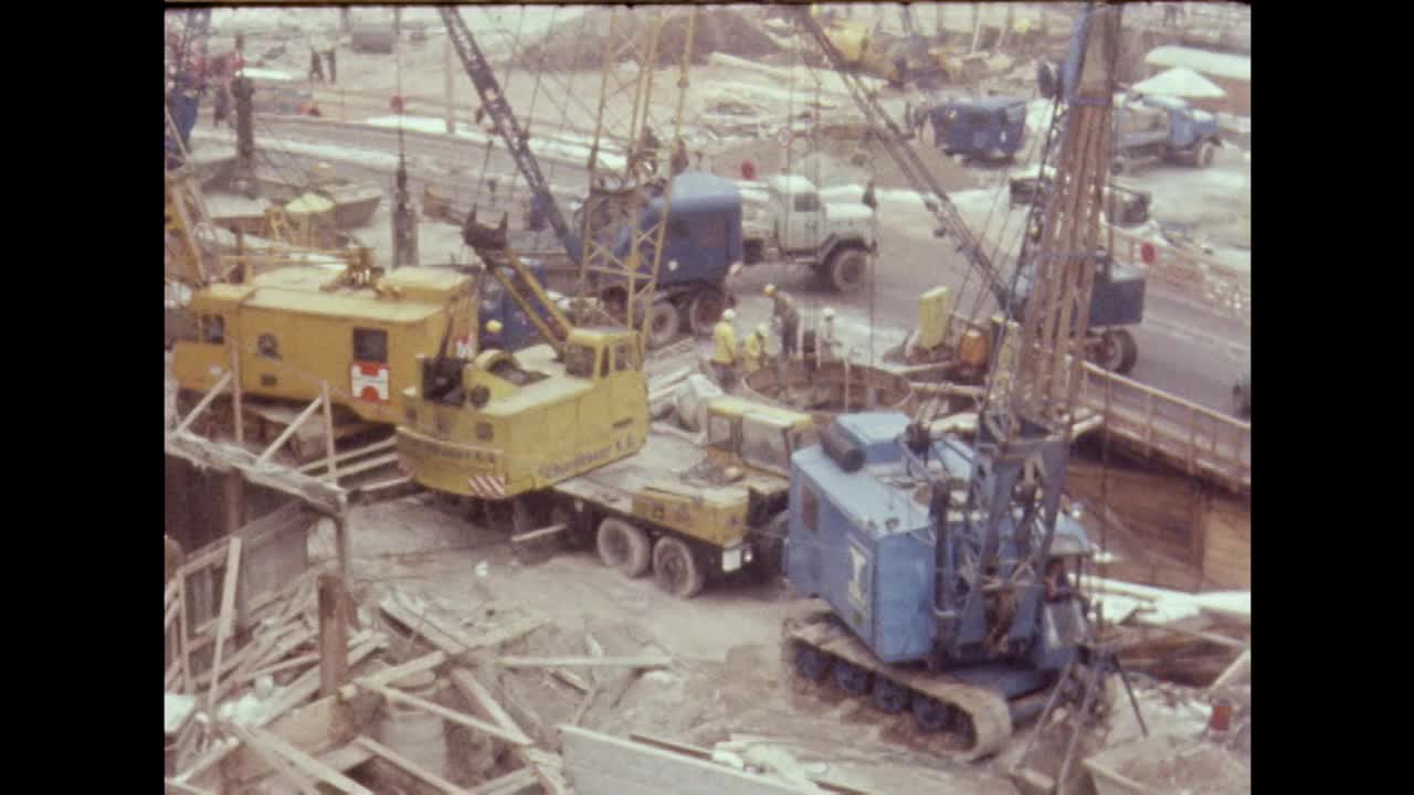 在慕尼黑有建筑工地和施工;1969视频素材