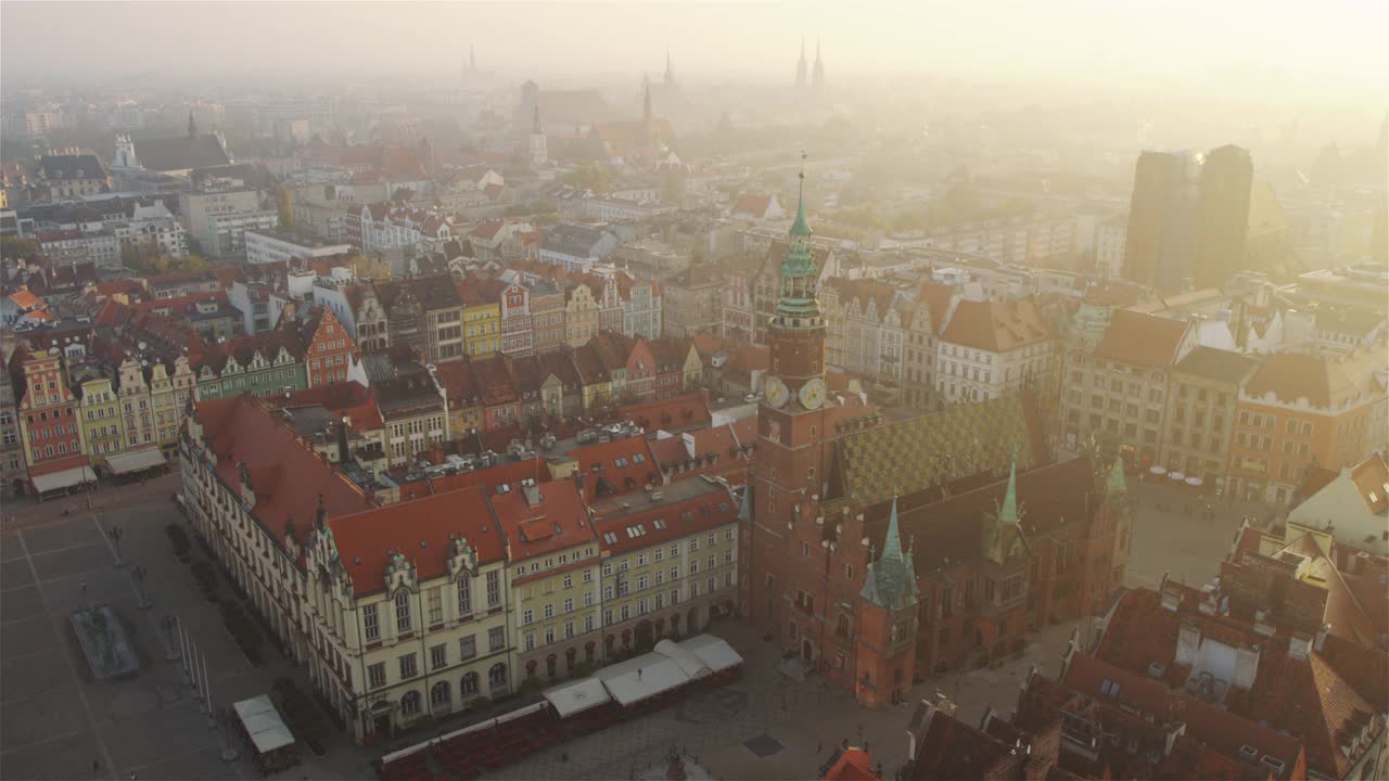 波兰弗罗茨瓦夫鸟瞰图。有主广场的老城区视频下载