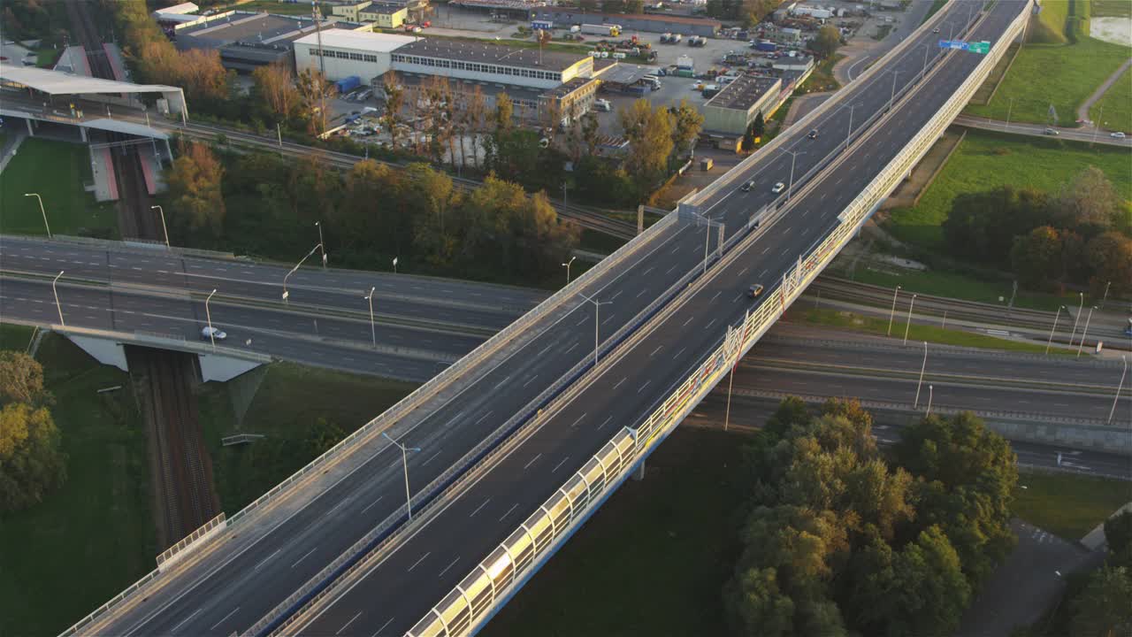 弗罗茨瓦夫市鸟瞰图。从上面看到的大交叉路口视频素材