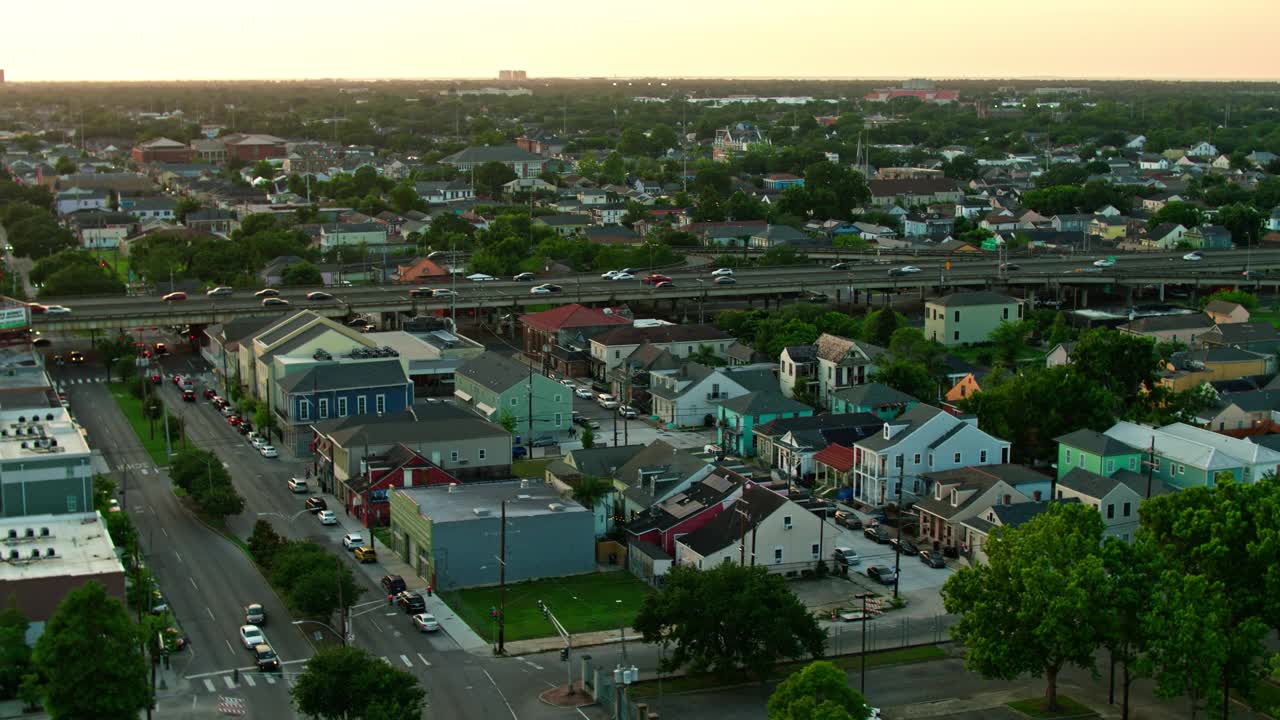 10号州际公路交叉Tremé在新奥尔良日落-空中视频素材