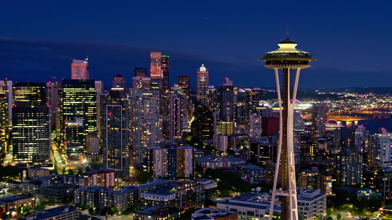 太空针塔和西雅图市中心的夜景视频素材
