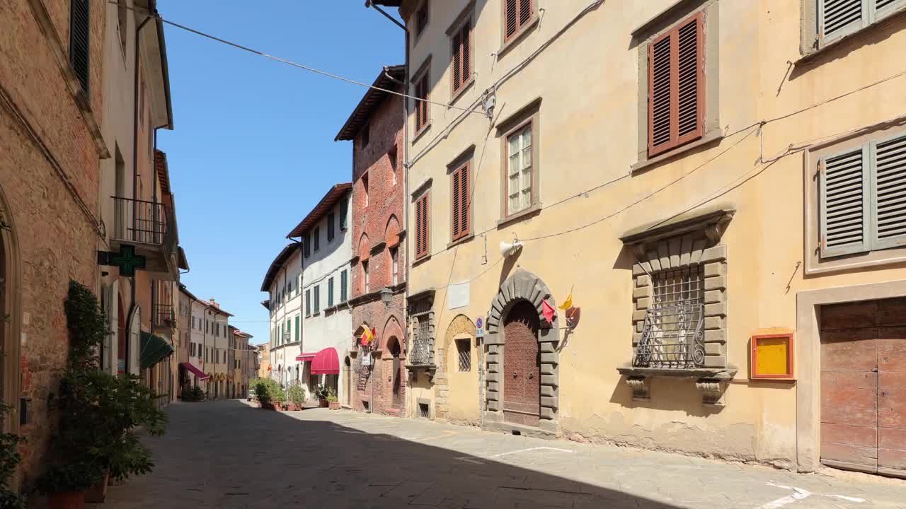 意大利老城Lucignano的典型街道视频素材