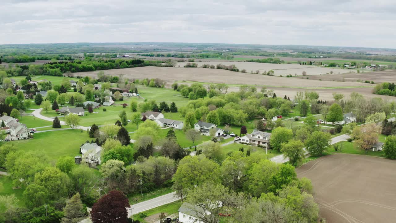 空中无人机。美国郊区的观点。拍摄附近的照片。房地产的观点视频素材
