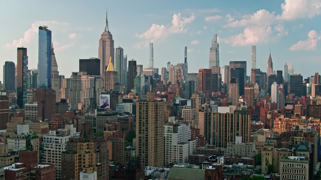 从东村俯瞰曼哈顿中城摩天大楼视频下载