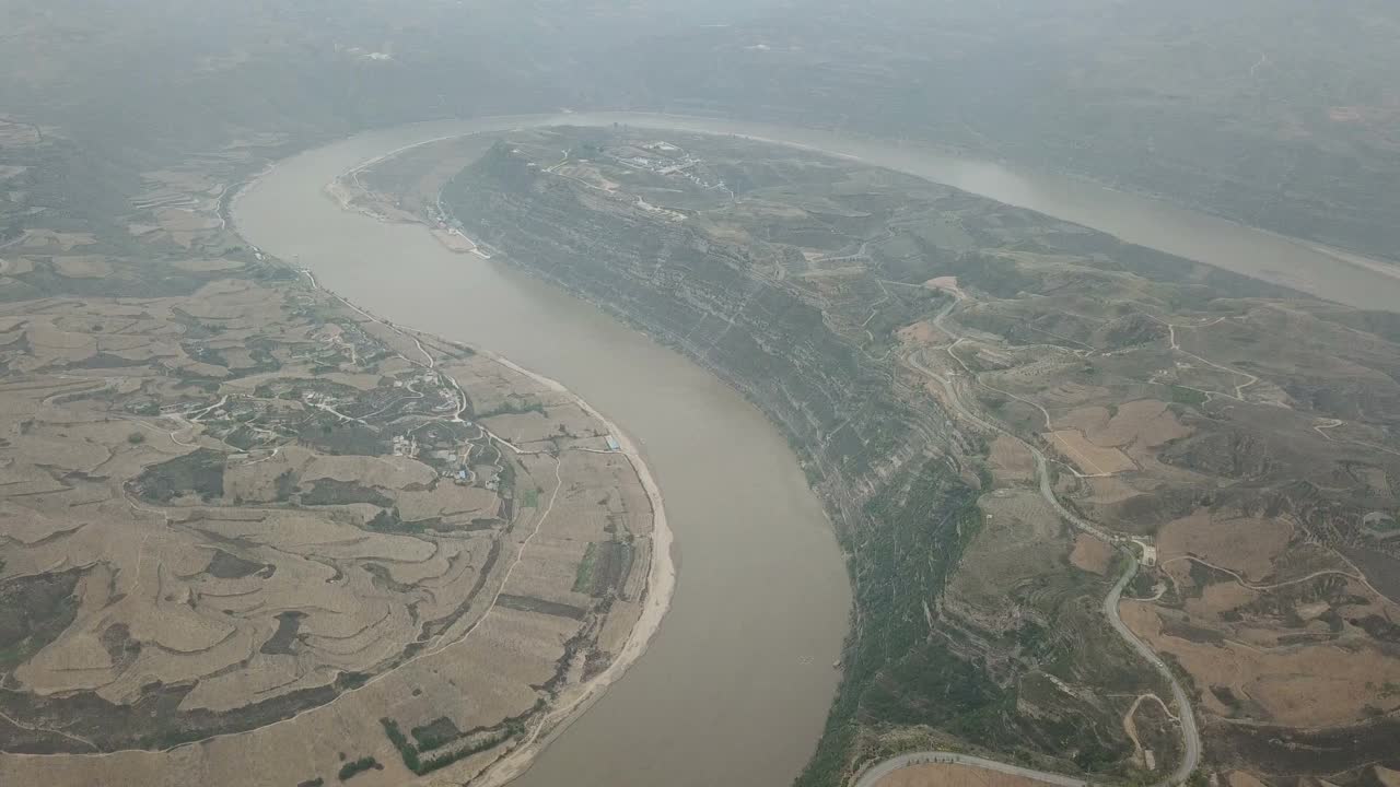 鸟瞰图的黄河(黄河)带在陕西省，中国视频购买