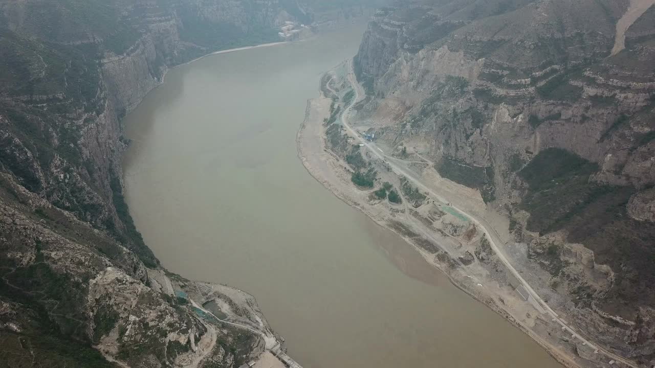 鸟瞰图的黄河(黄河)带在陕西省，中国视频下载