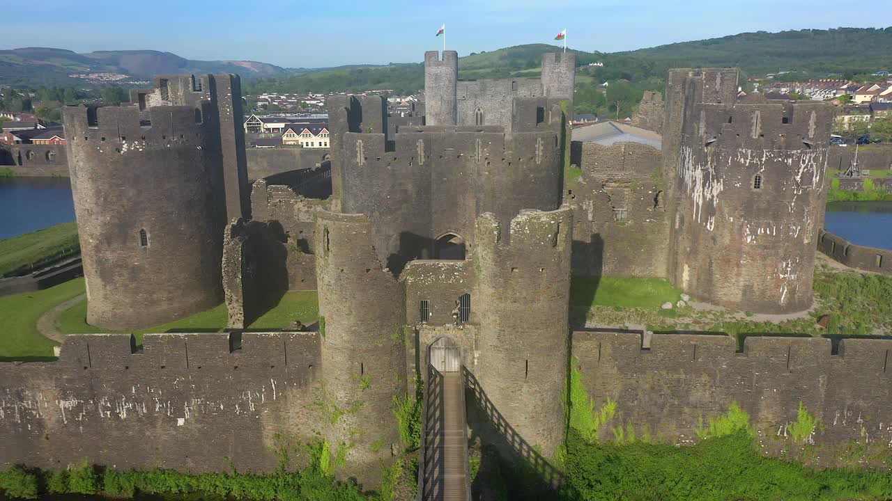 Caerphilly城堡，Caerffili城堡，中世纪城堡，统治着英国威尔士格拉摩根的城镇中心视频下载